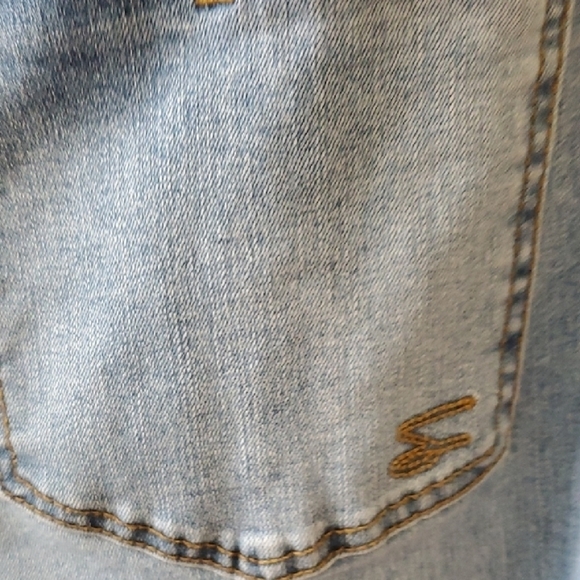 Seven7 Light Blue Distressed Jeans - Picture 14 of 14